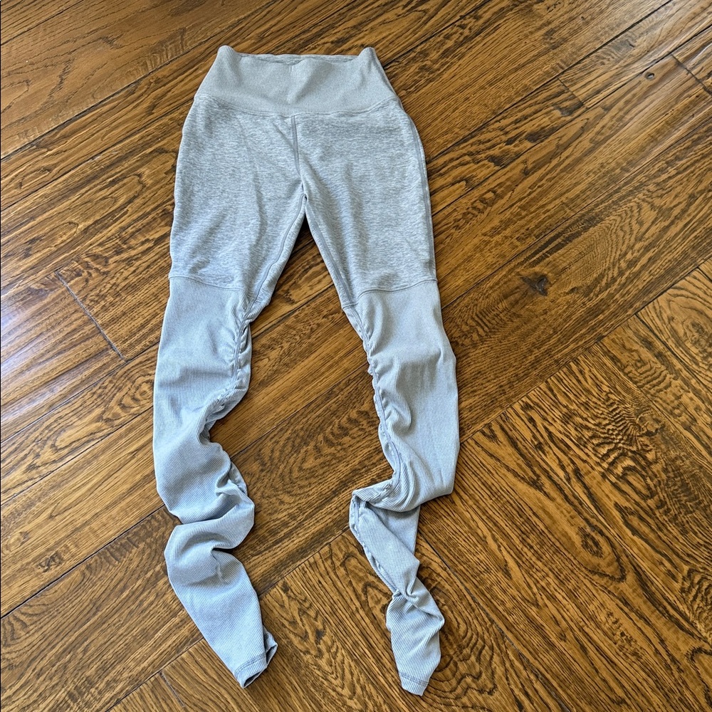 Alo Light Gray Goddess leggings